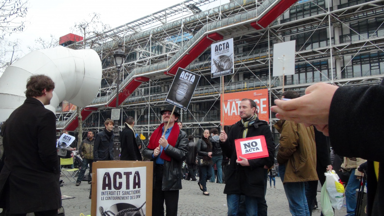 Manifestation_anti_ACTA_Paris_10_mars_2012_09.jpg