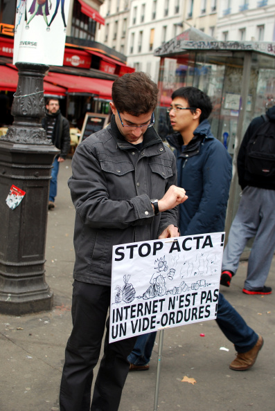 Manifestation_anti_ACTA_Paris_25_fevrier_2012_par_Luc_Fievet_03.jpg