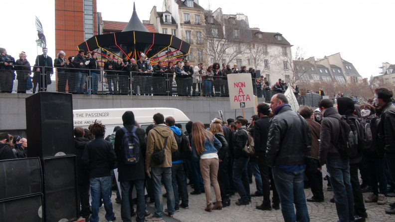 Manifestation_anti_ACTA_Paris_10_mars_2012_04.jpg