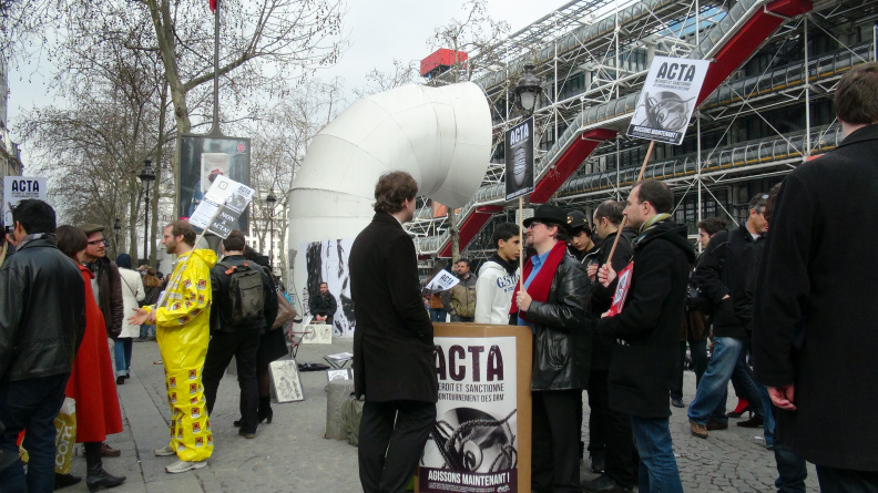 Manifestation_anti_ACTA_Paris_10_mars_2012_13.jpg