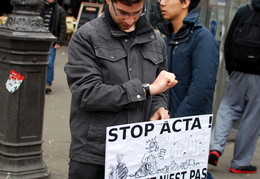 Manifestation_anti_ACTA_Paris_25_fevrier_2012_par_Luc_Fievet_03